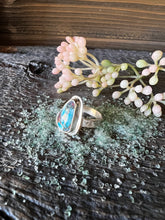 Load image into Gallery viewer, Blue Dahlia